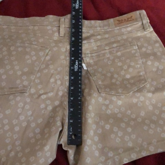 LEVI’S size 12 tan & white Jean shorts never worn - Picture 6 of 8